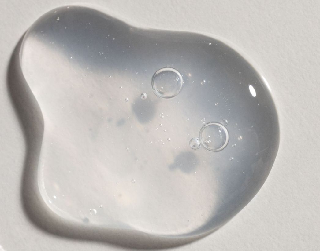 Close up get serum of Purabeauti Bianco Serum 